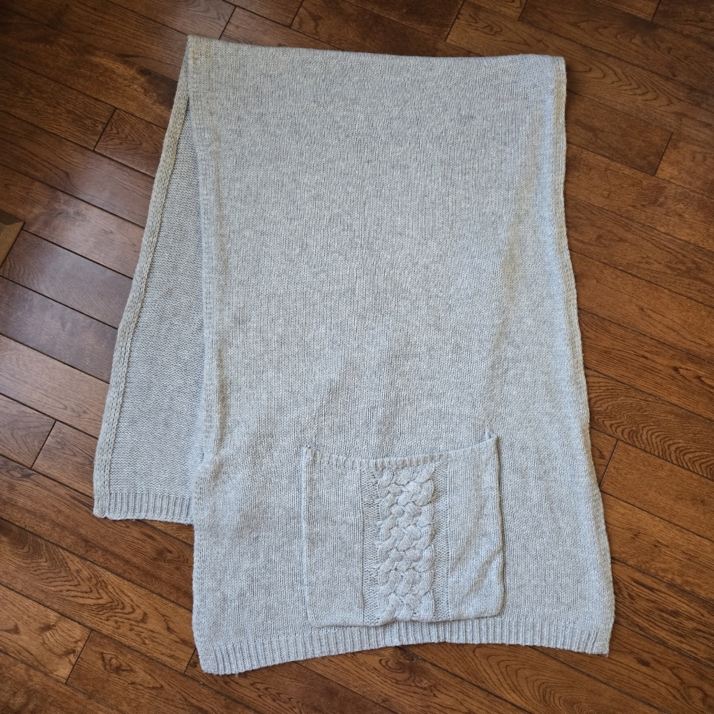 💫 5/$15 - Indigo Gray Knit Reading Shawl with 2 Large Pockets